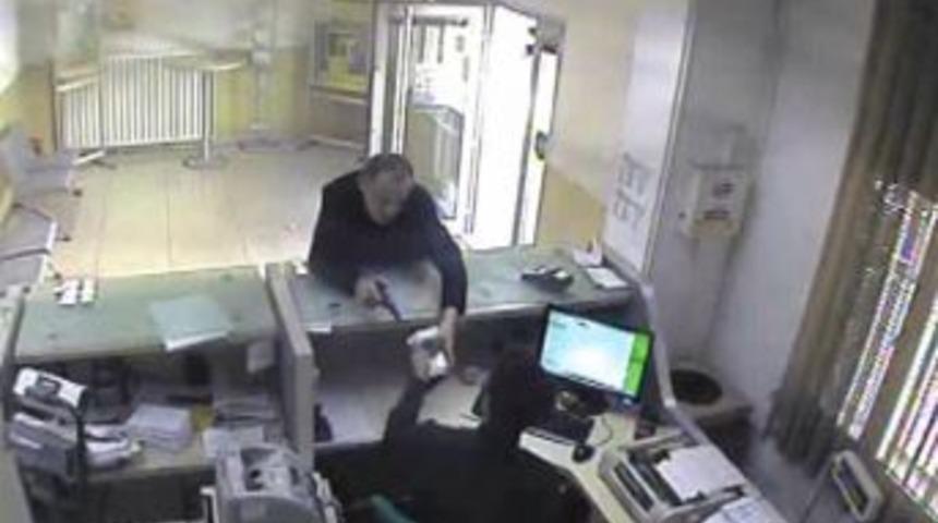 Silahlı PTT Soygunu G&uuml;venlik Kamerasında