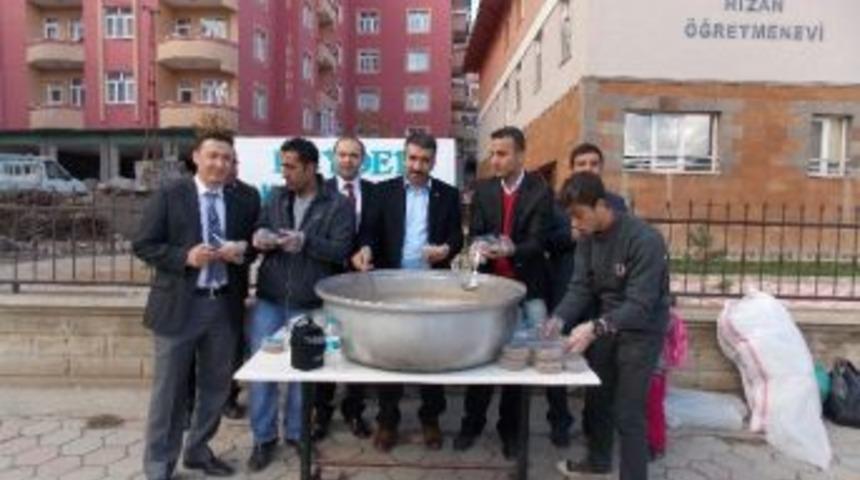 Hizan&rsquo;da Heyder 3 Bin Kişiye Aşure Dağıttı