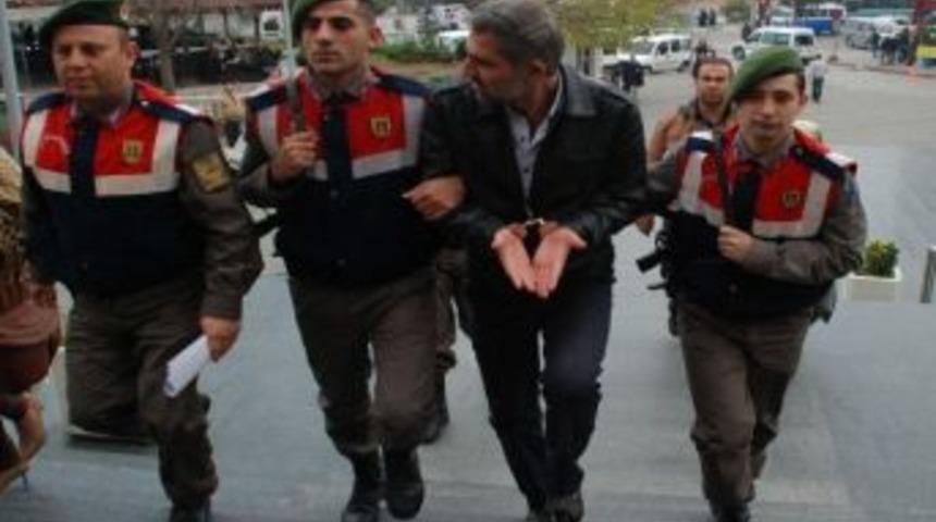 Su İ&ccedil;me Bahanesiyle Girdiği Evden Hırsızlık Yaptı