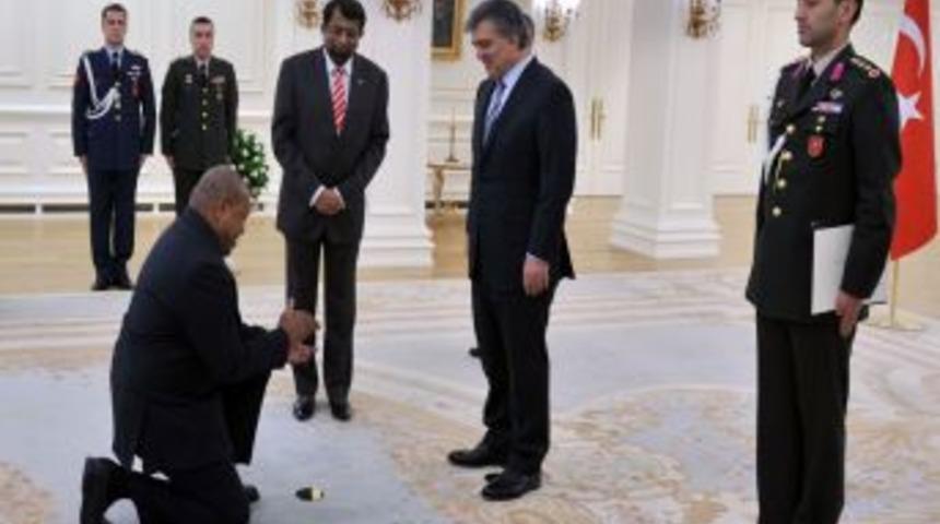 Cumhurbaşkanı G&uuml;l &lsquo;vaka Cobocobo&rsquo; Selamına Şaşırdı