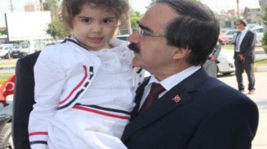 Vali Coş'un &Ccedil;ocuk Sevgisi