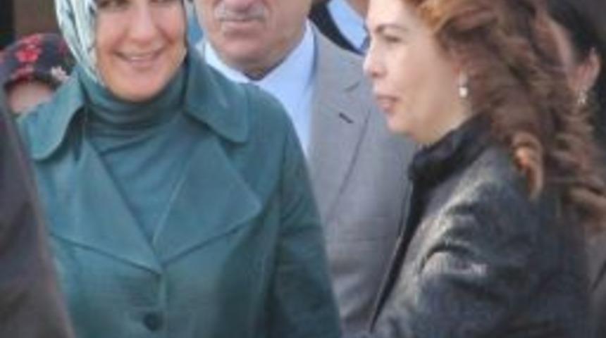 Hayr&uuml;nnisa G&uuml;l'&uuml; Adana Valisi Coş Karşıladı