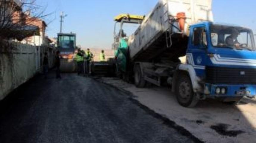30 Yıl Sonra Gelen Asfalt, Mahallelinin Y&uuml;z&uuml;n&uuml; G&uuml;ld&uuml;rd&uuml;