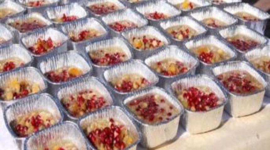 Rekt&ouml;r Coşkun, &Ouml;ğrencilerle Birlikte Aşure Yedi