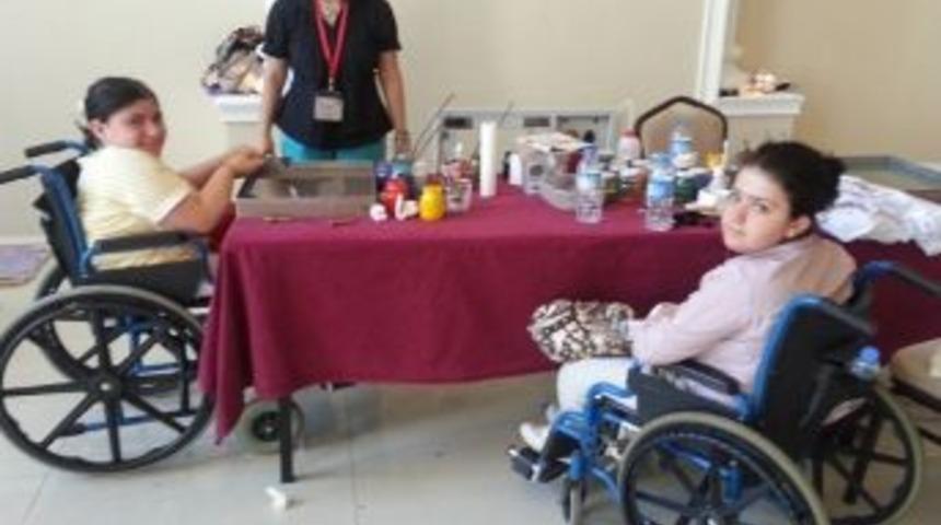 Konak Belediye Başkanı Tartan, Spina Bfida Y&ouml;neticilerini Kabul Etti