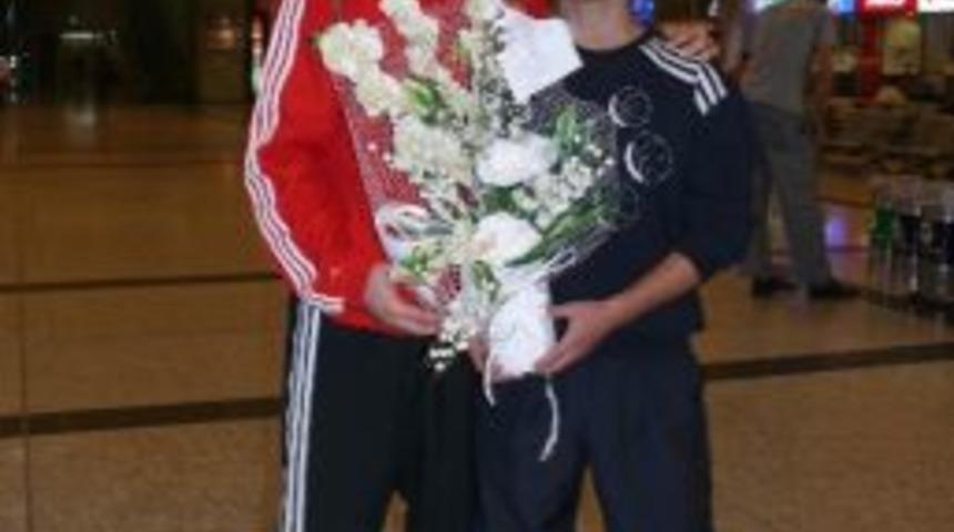 Şampiyonlara G&ouml;rkemli Karşılama