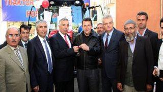 Çiftçilere Traktör Desteği