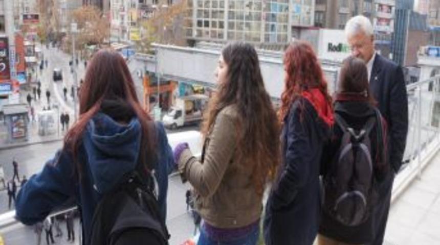 Belediye Terasında Eylem Yapanları CHP'li Başkan Bile Ikna Edemedi