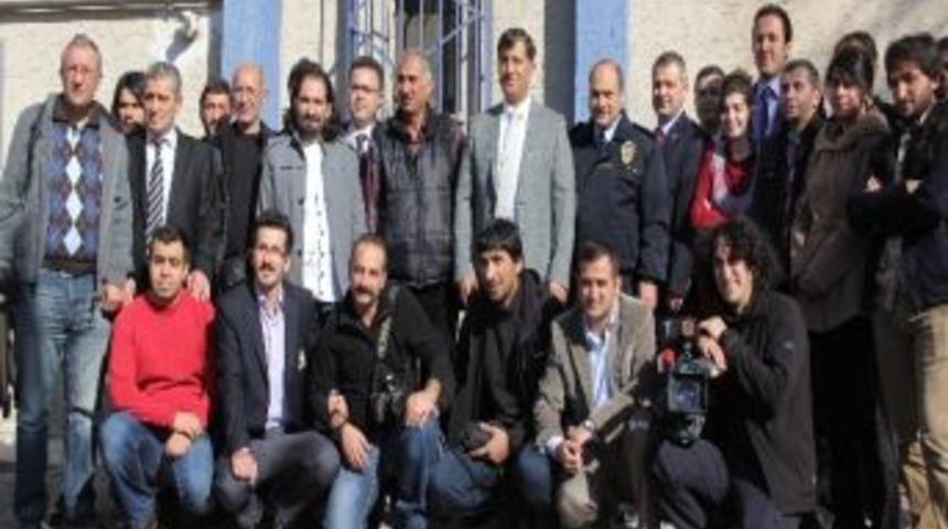 Gazeteciler Erzurum Polis Radyosunun Konuğu Oldu