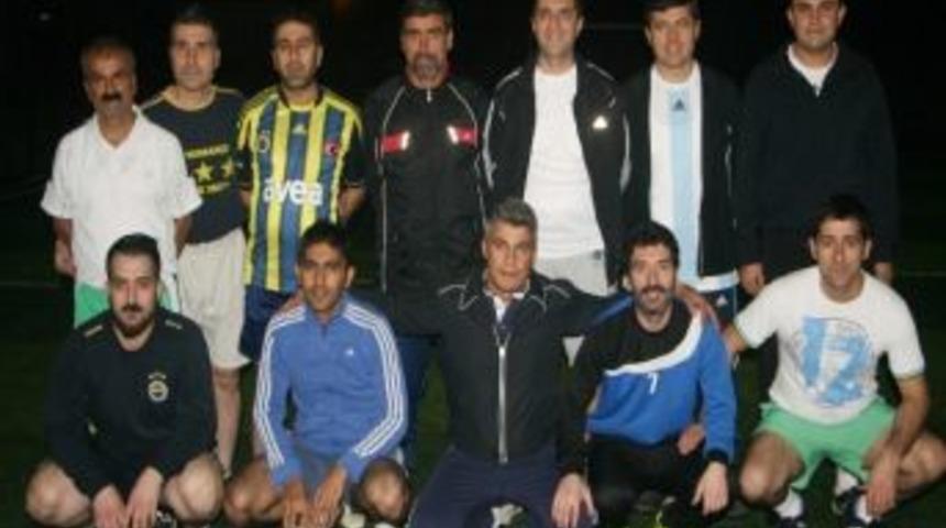 Kaymakamlık &Ccedil;alışanları İle Esnaf Halı Saha Ma&ccedil;ında Bir Araya Geldi