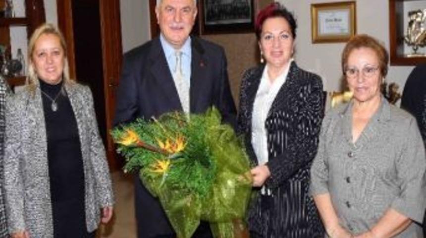 Başkan Karaosmanoğlu Kadınlar Korosunu Kabul Etti