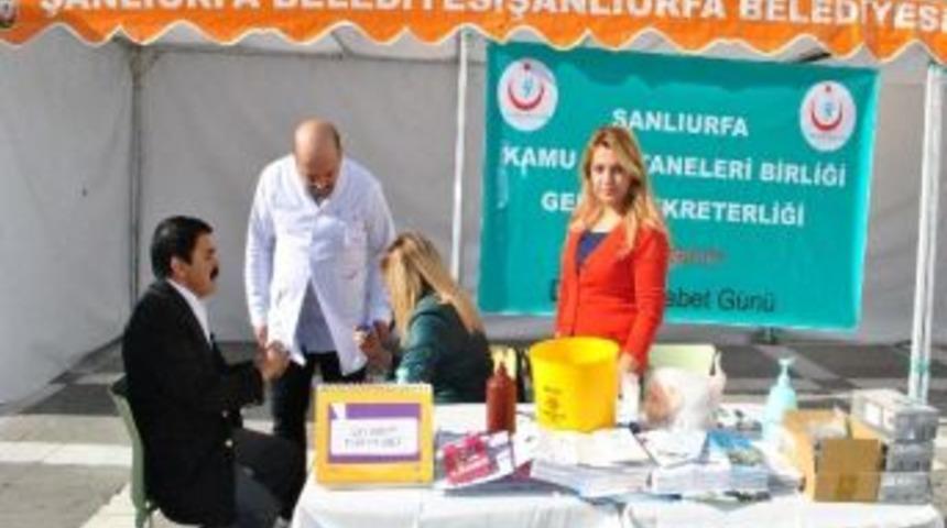 Şanlıurfa'da &Uuml;cretsiz Kan Şekeri &Ouml;l&ccedil;&uuml;m&uuml; Yapıldı