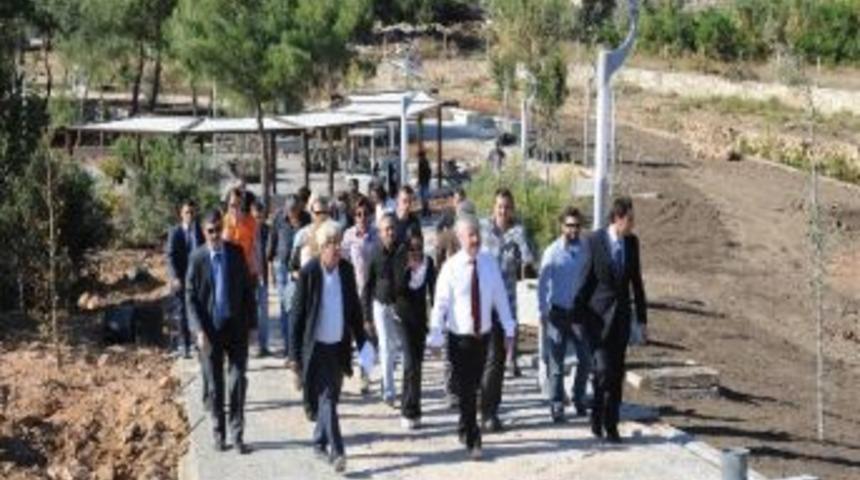 Akdeniz Kent Parkı&rsquo;nda &Ccedil;alışmalar Devam Ediyor