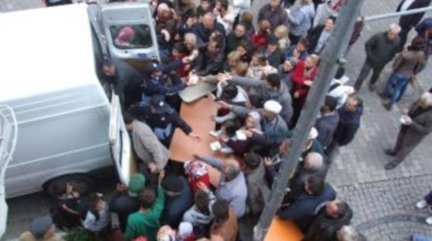 Şark&ouml;y'de Aşure Dağıtımına Yoğun İlgi