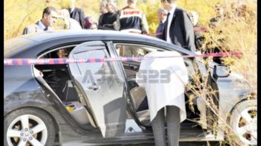 &Ouml;nce ayrıldığı eşini sonra kendini vurdu