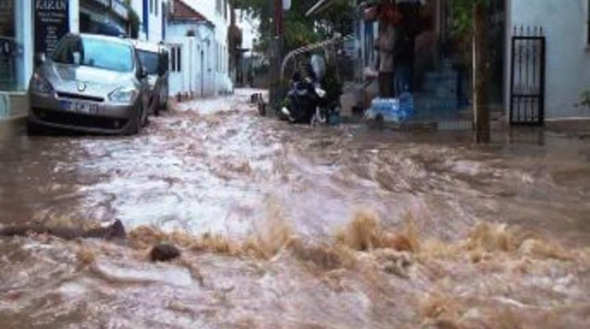Bodrum Sokakları Dereye D&ouml;nd&uuml;