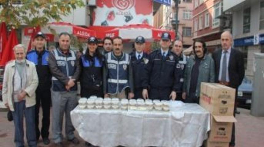 Polisten Aşure İkramı