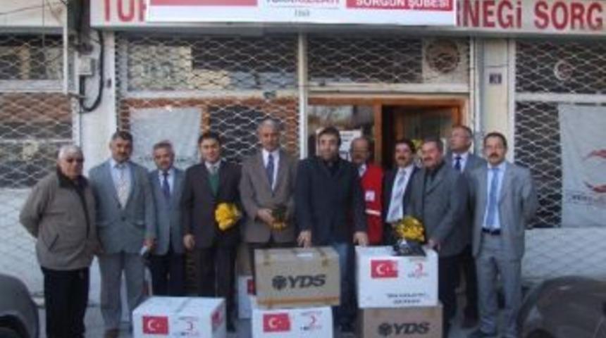 Sorgun Kızılay Şubesinden 100 &Ouml;ğrenciye Giysi Yardımı