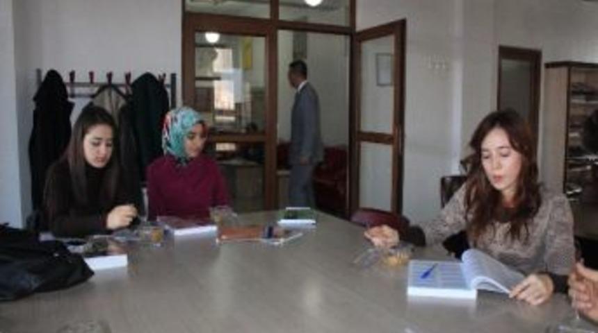 Erzurum K&uuml;lt&uuml;r Ve Turizm M&uuml;d&uuml;rl&uuml;ğ&uuml; Aşure Dağıttı