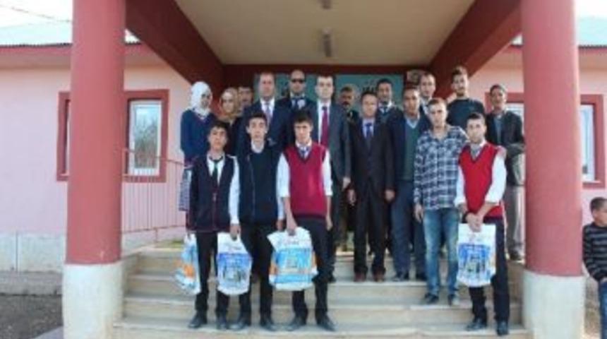 Gen&ccedil;lerden K&ouml;y &Ccedil;ocuklarına Yardım Eli