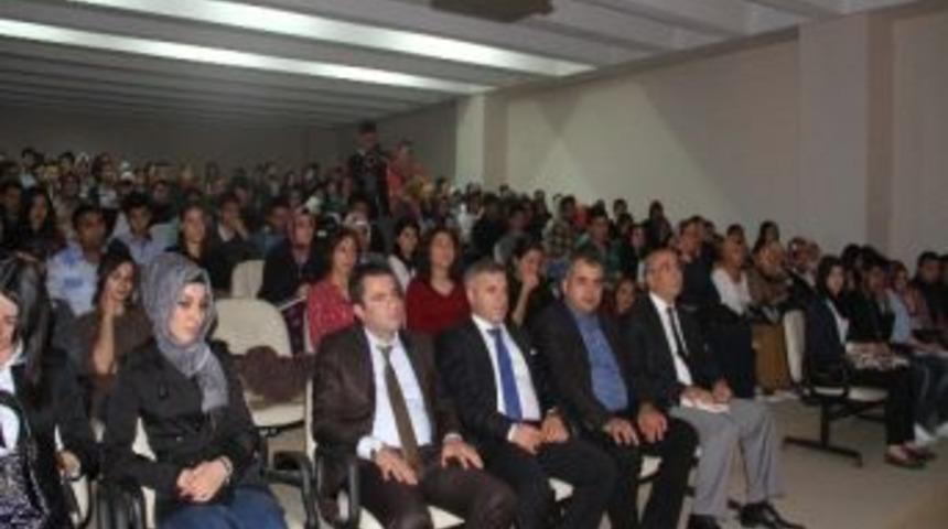 Gen&ccedil;lik Merkezinden Gen&ccedil;lere Seminer