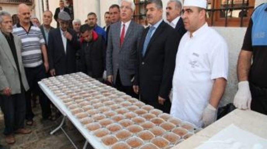 Antakya Belediyesi İle M&uuml;ft&uuml;l&uuml;k Aşure İkram Etti