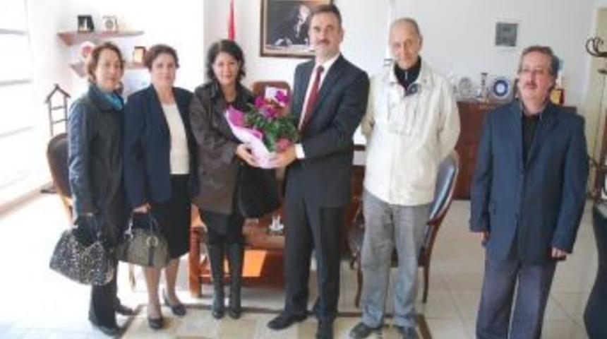 Hisar Lisesi&rsquo;nden Yılmaz&rsquo;a &Ccedil;i&ccedil;ekli Teşekk&uuml;r