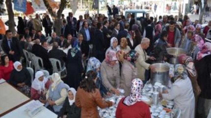 Ak Parti'den Aşure İkramı
