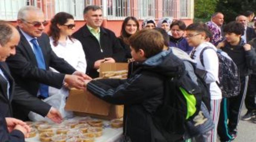 Atakum Kaymakam'ı Bakoğlu, &Ouml;ğrencilerin Aşure Şenliğine Katıldı