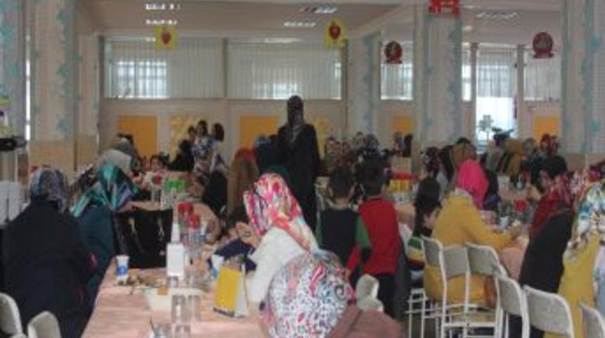 Yıldırım Koleji, Anneleri Aşure G&uuml;n&uuml;nde Buluşturdu