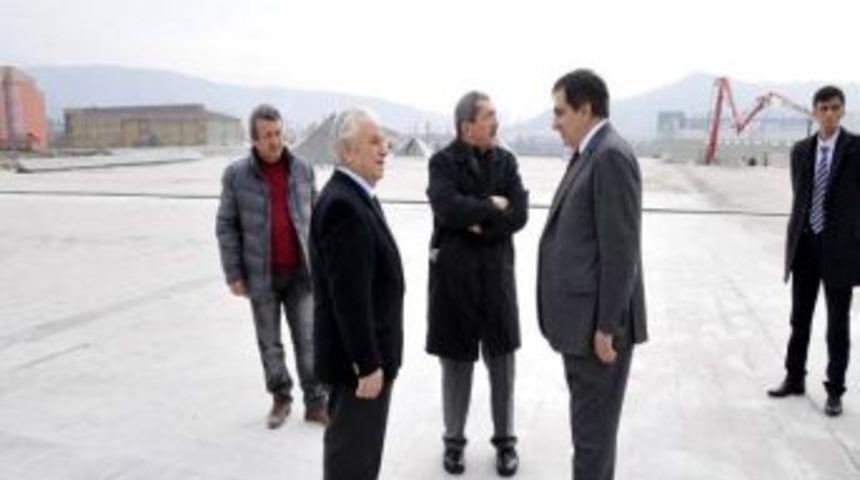Vali K&uuml;&ccedil;&uuml;k Ve Başkan Vergili Kent Meydanında İncelemelerde Bulundu