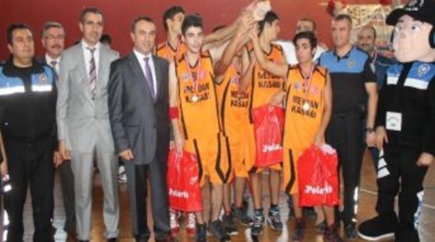 D&ouml;rtyol'da Liseler Arası Basketbol Turnuvası Sona Erdi
