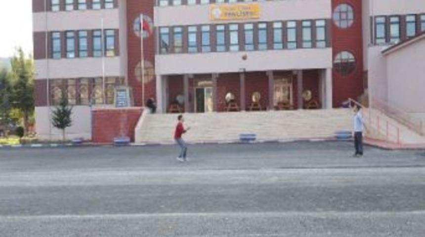 Boz&uuml;y&uuml;k Belediyesi, Fen Lisesi Bah&ccedil;esi Asfaltlandı