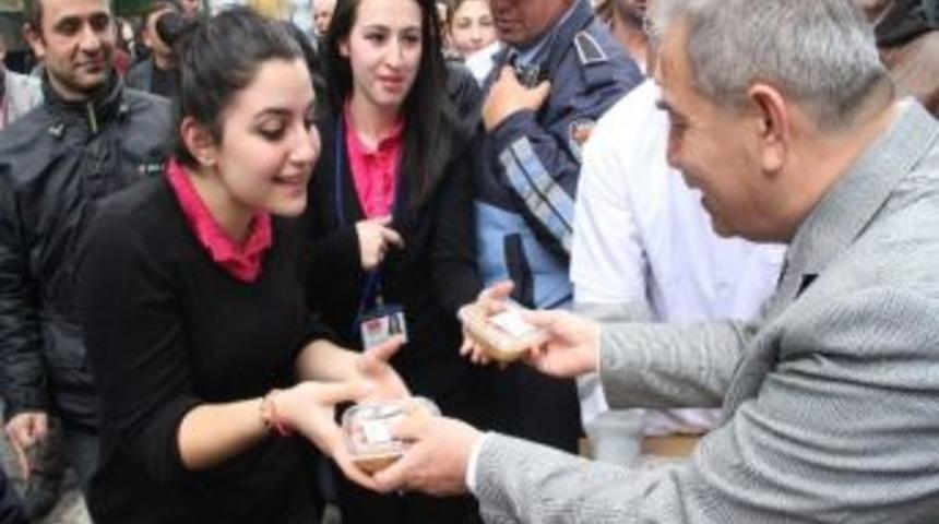 İlkadım&rsquo;dan Bin 500 Kişiye Aşure