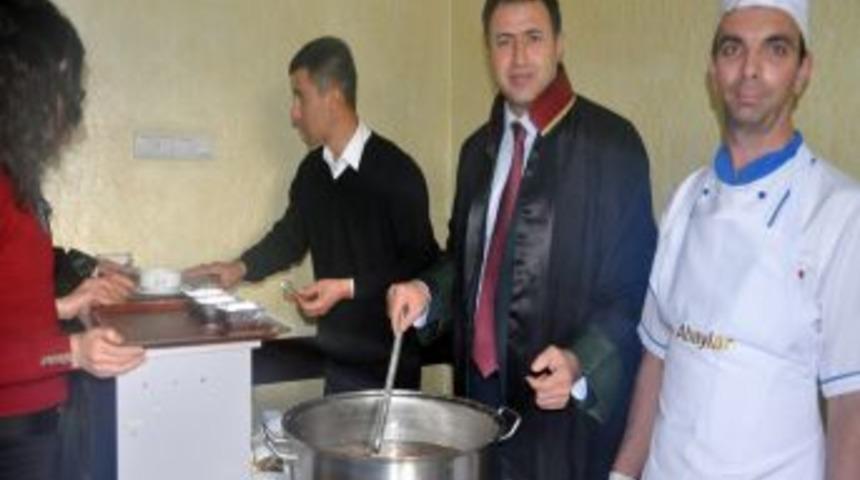 Aksaray Barosu Aşure Dağıttı
