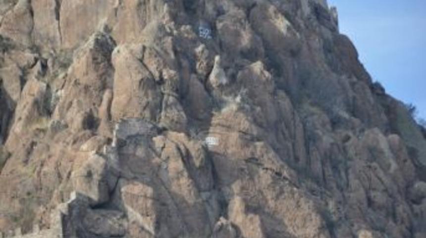 Karahisar Kalesinde İlgin&ccedil; Yazı