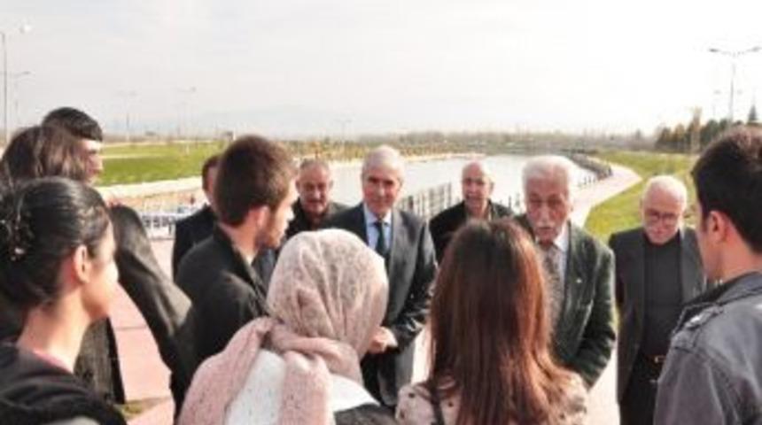 Yavuz B&uuml;lent Bakiler&rsquo;den &Ouml;ğrencilere &lsquo;t&uuml;rk&ccedil;e&rsquo; Nasihatı
