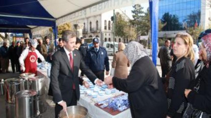 Şahinbey Belediyesi 300 Bin Kişiye Aşure Ikramı Yapacak