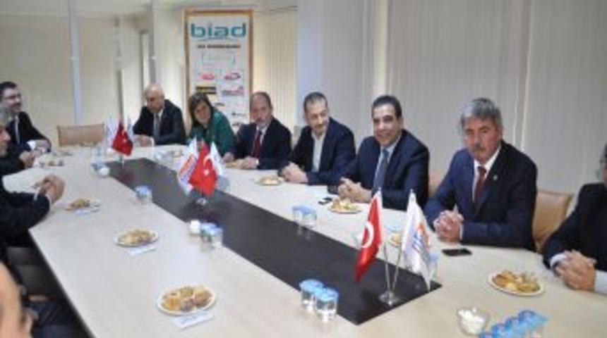 CHP Genel Başkan Yardımcısı Toprak: İş Insanları Siyasete Uyarı Fişeği Atmalı