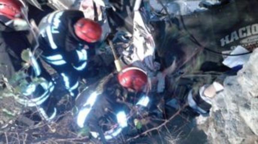 Minib&uuml;s Park Halindeki Kamyonete &Ccedil;arptı: 1 &Ouml;l&uuml;