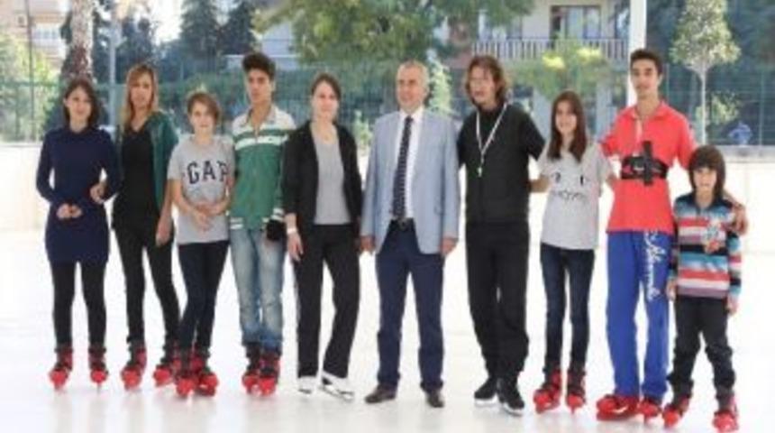 Sentetik Buz Pisti İlk Kursiyerlerini Bekliyor