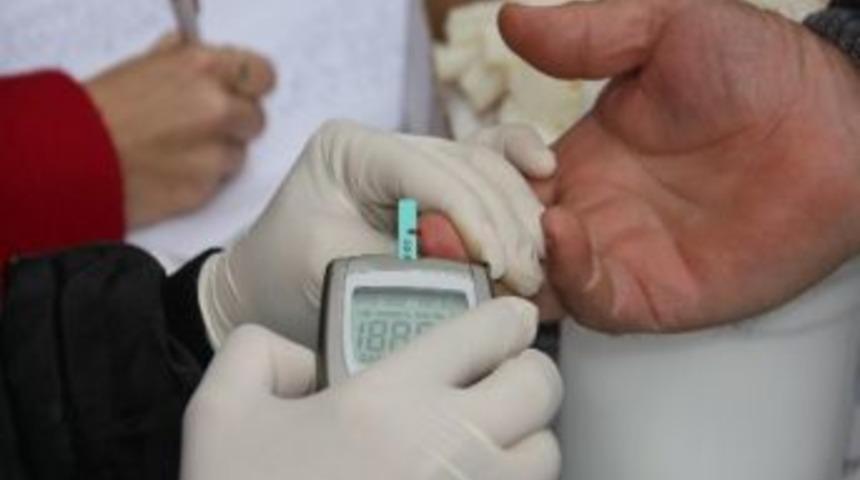 Şeker &Ouml;l&ccedil;&uuml;m&uuml; Yapılarak, Diyabete Dikkat &Ccedil;ekildi