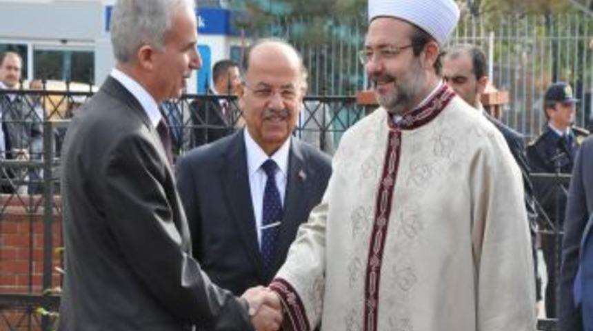 Prof. Dr. G&ouml;rmez: 58 &Uuml;niversite Kamp&uuml;s&uuml;nde Cami Inşaatları S&uuml;r&uuml;yor