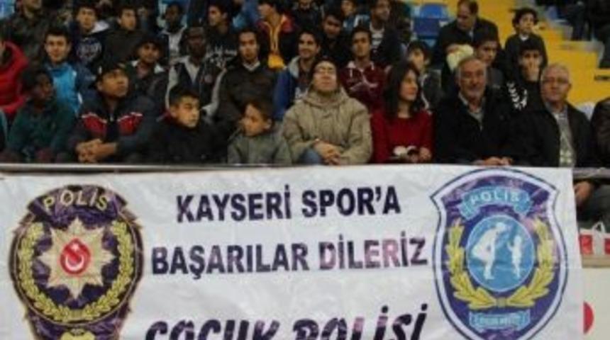 Emniyet, &Ccedil;ocukları Ma&ccedil;a G&ouml;t&uuml;rd&uuml;