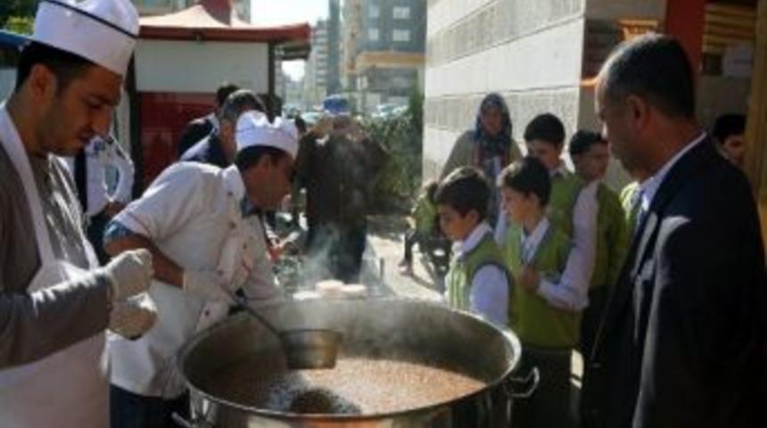 B&uuml;y&uuml;kşehir&rsquo;den, Suriyeli Konuklara Aşure S&uuml;rprizi