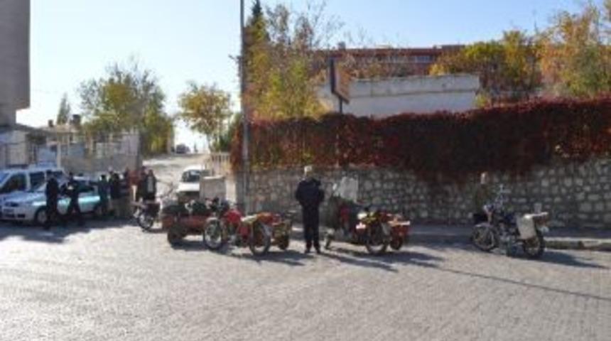 Besni&rsquo;de Trafik Ekipleri Motor S&uuml;r&uuml;c&uuml;lerine G&ouml;z A&ccedil;tırmıyor