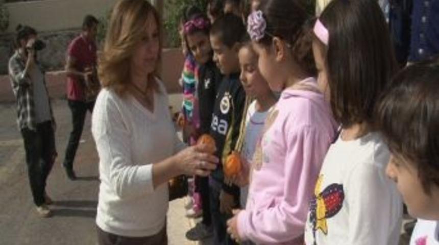 Mezitli&rsquo;de &Ouml;ğrencilere Narenciye Dağıtıldı