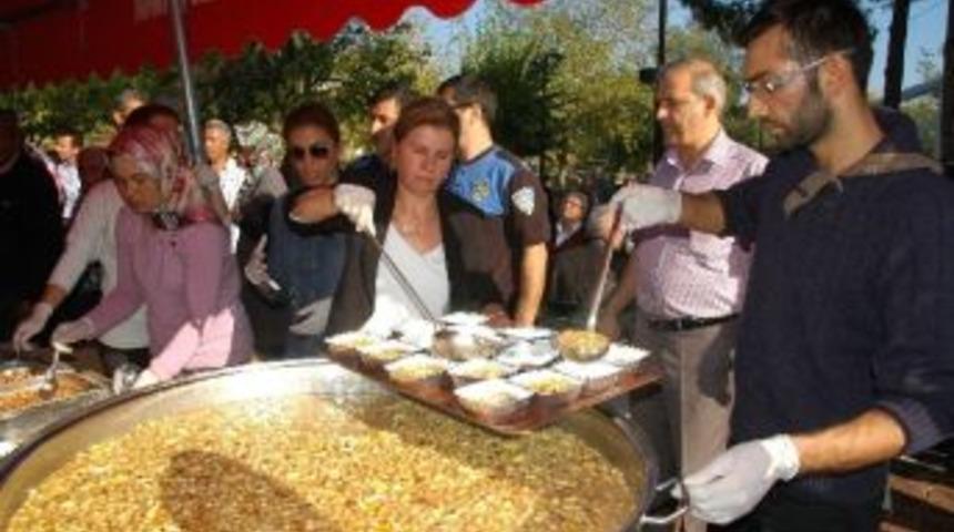 Jandarma Ve Polisten Vatandaşa Aşure İkramı