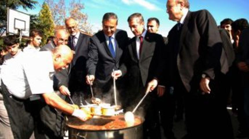 Gaziantep Lisesi’nden Kardeşlik Aşuresi