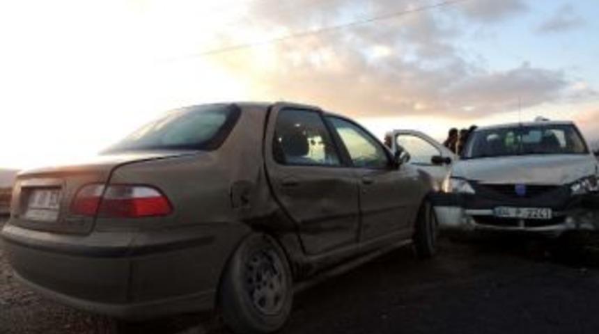 Ağrı&rsquo;da Trafik Kazası: 3 Yaralı